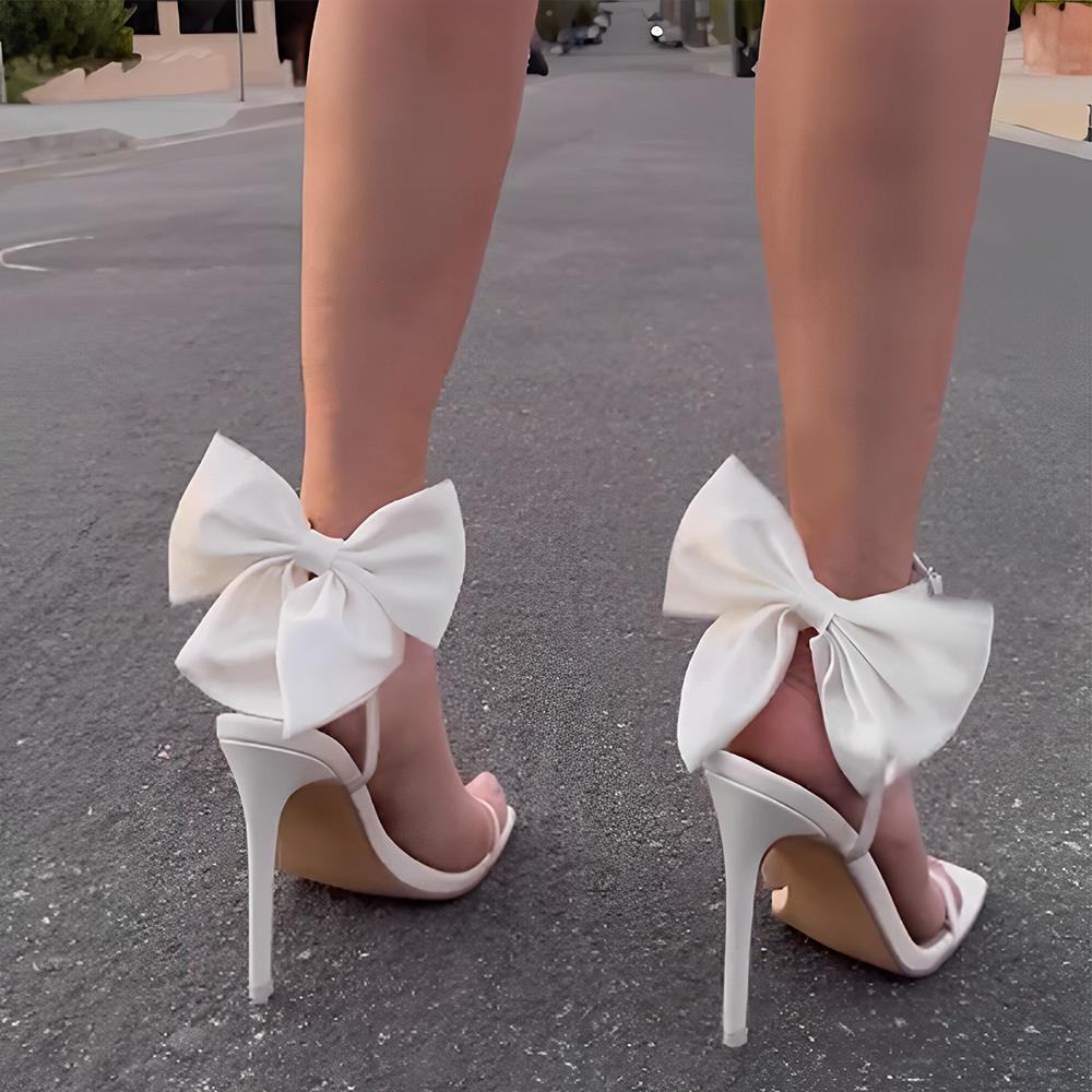 Sandales à talons aiguilles en strass avec nœud à l'arrière