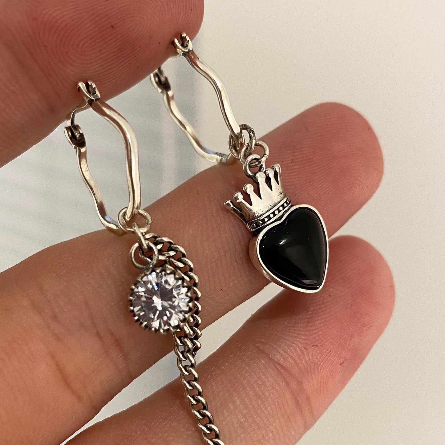 Boucles d'oreilles asymétriques Agate Crown Love pour femmes