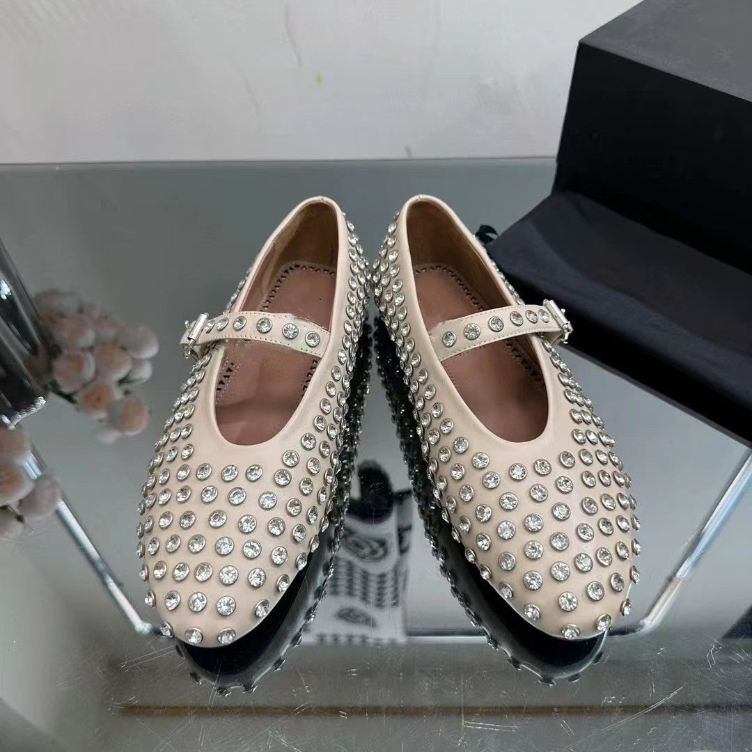 Rivets pleins de diamants avec chaussures à bout rond