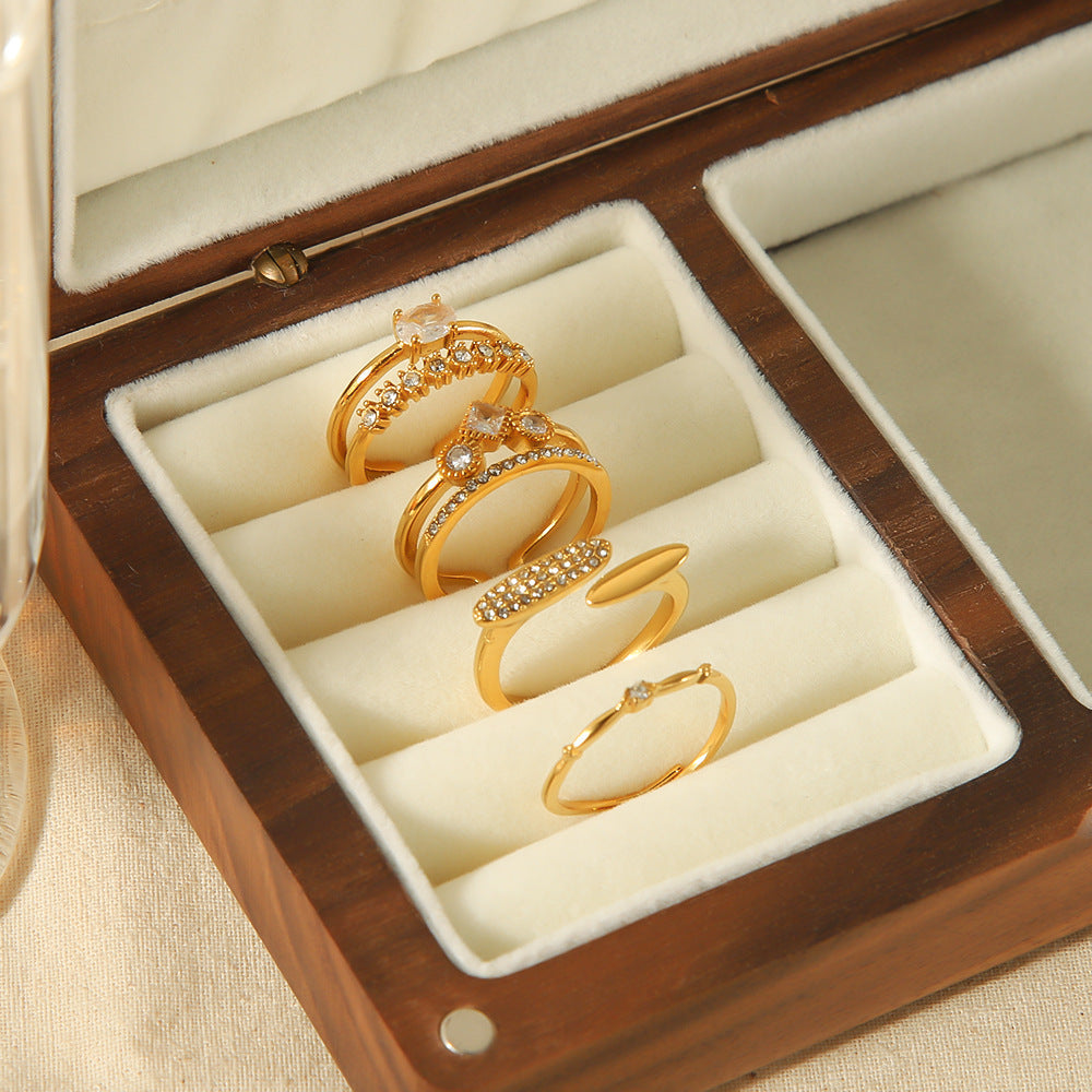 Anillo de acero inoxidable con incrustaciones geométricas de circón de diseño retro