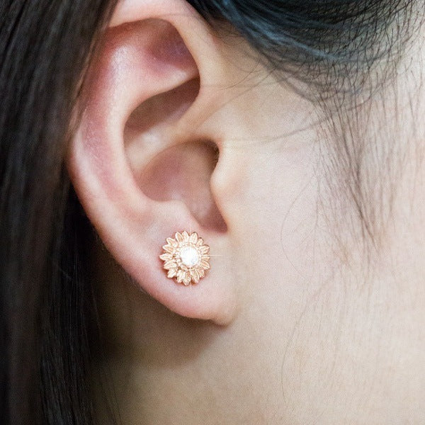 European And American Plated 18K Sunflower Earrings