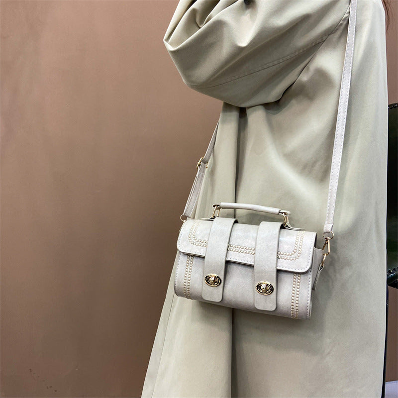 Sac messager portable polyvalent et tendance.