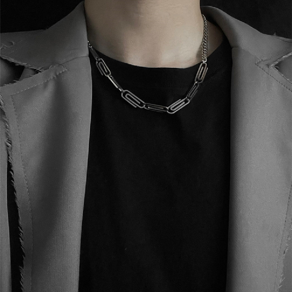 Collier en forme de clip en acier titane, personnalité