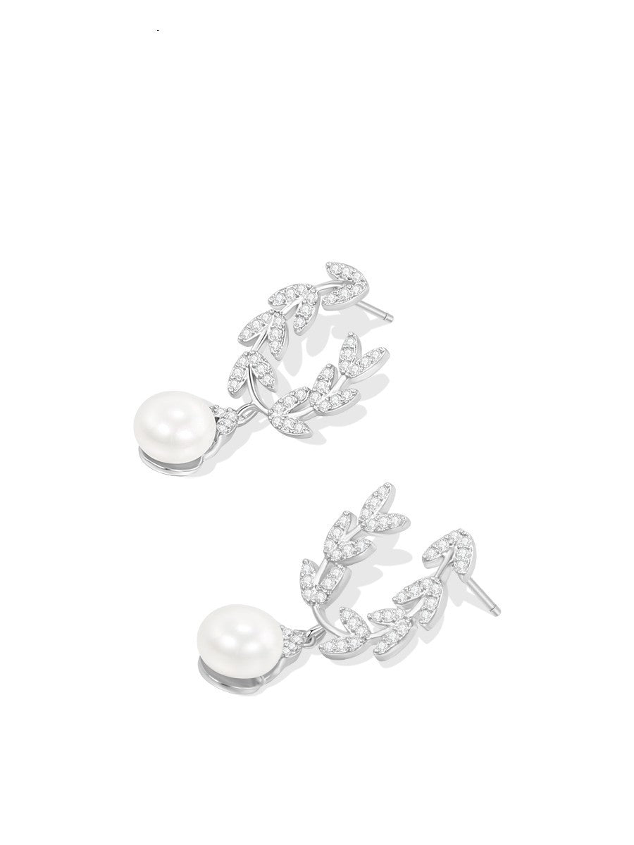 Boucles d'oreilles en perles de feuilles d'aiguille en argent à la mode