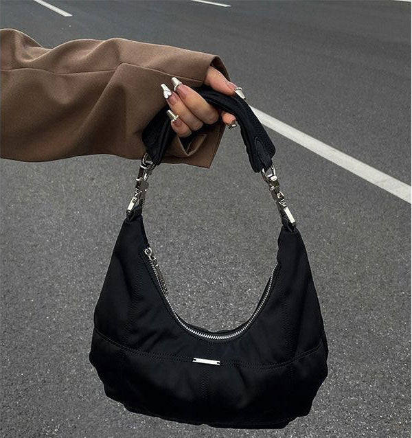 Bolso Baguette para axilas de moda informal con diseño de interés especial y nubes oscuras soleadas Retro negro de terciopelo de invierno