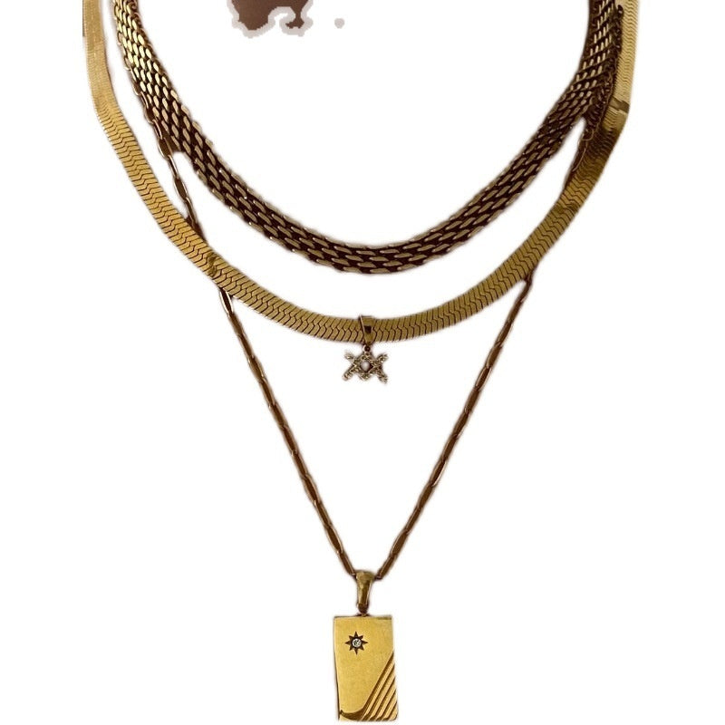 Collier de lame de constellation de diamants en petit groupe