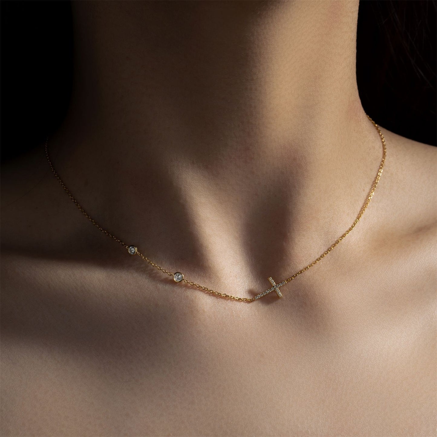 Collier en argent S925 avec croix d'or 18 carats, conception d'intérêt particulier