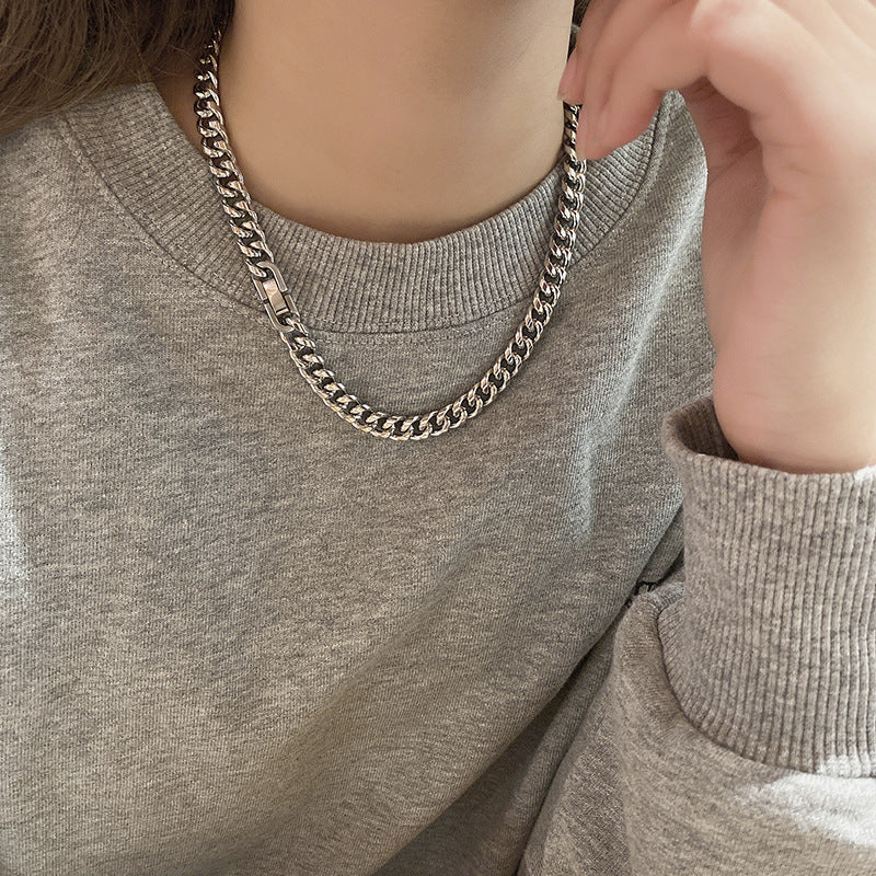 Collier en acier titane résistant à la lumière avec chaîne à maillons cubains