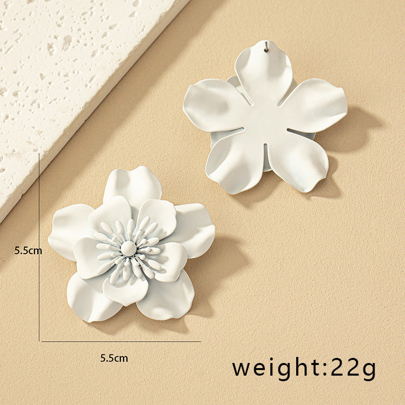 Boucles d'oreilles à fleurs Vintage pour femmes, Design de Niche, peinture en aérosol, clous d'oreilles