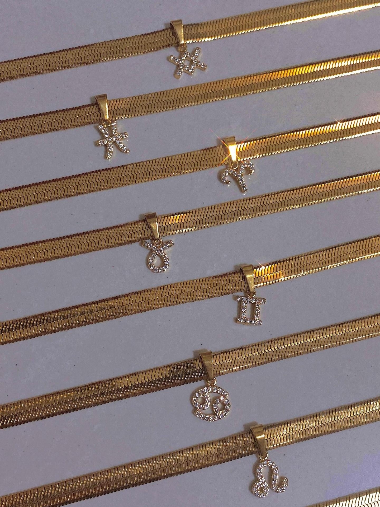 Collier de lame de constellation de diamants en petit groupe