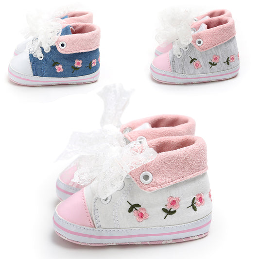 Aidez les chaussures de princesse brodées pour bébé