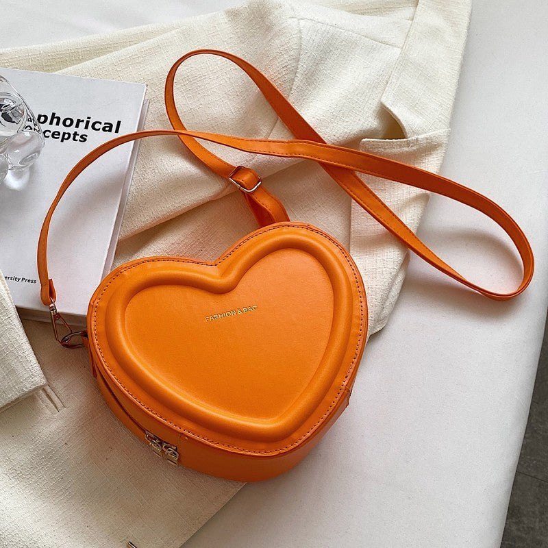 Sac messager à bandoulière en forme de coeur à la mode
