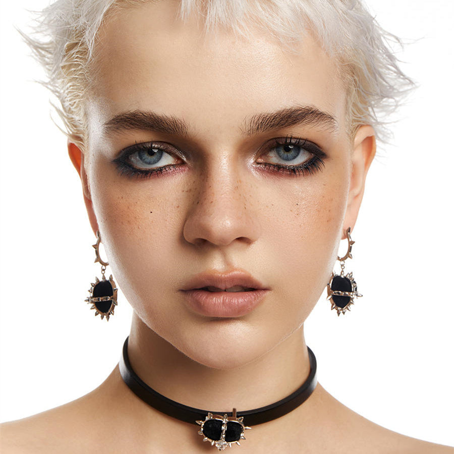 Boucles d'oreilles à pointes en velours femme avec coeurs
