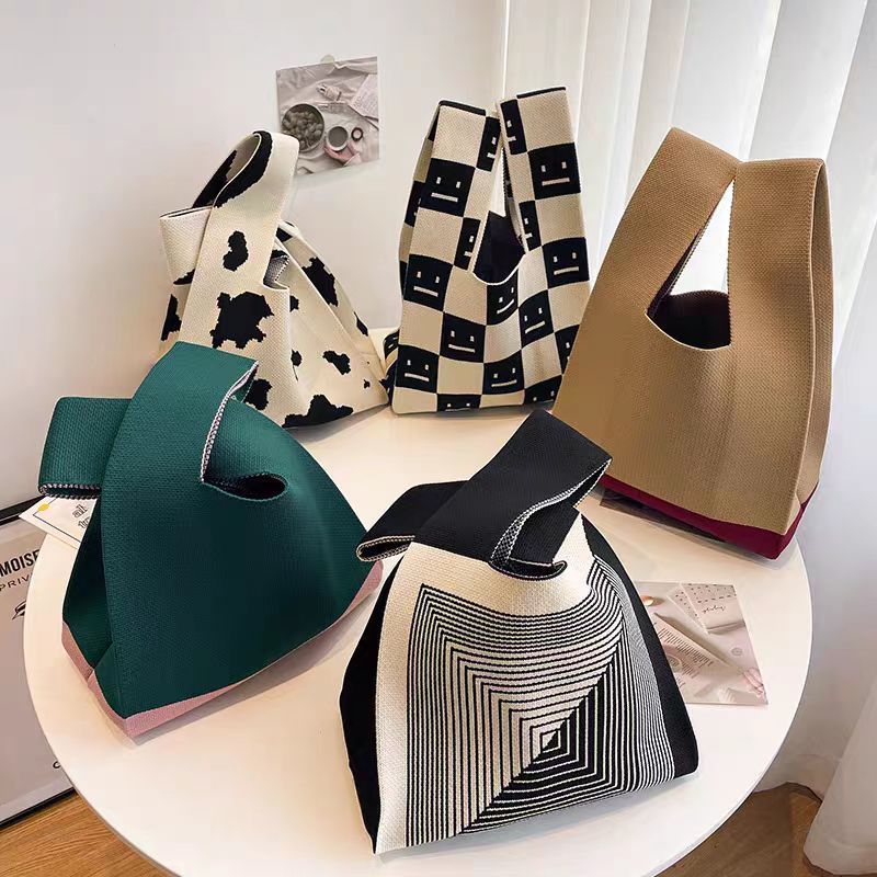 Sac à main de shopping tricoté en damier rayé de couleur contrastée