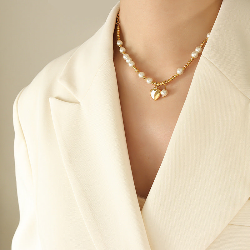 Collier pendentif coeur d'amour perle en acier titane