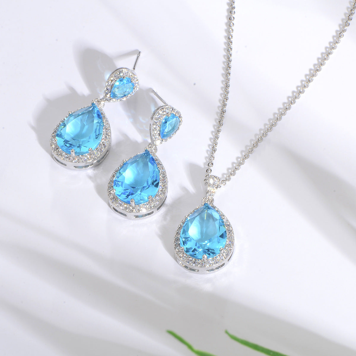 Collar de gotas de agua de circón grande brillante, traje con gotas para los oídos, joyería de boda para novia, Simple y elegante