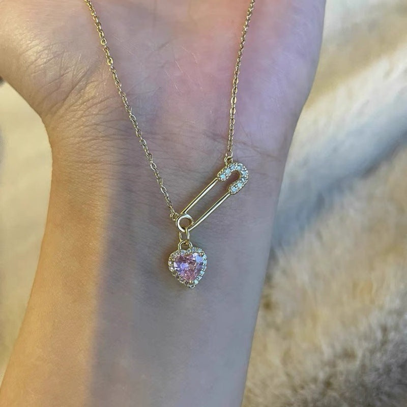 Collier à épingles en forme de cœur, doux et affectueux, lumière d'intérêt particulier, luxe, Design avancé, sens