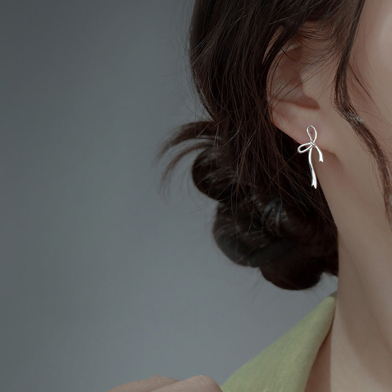 Boucles d'oreilles rondes à clous à nœud creux, Design d'intérêt spécial, haut sens