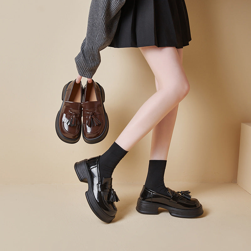 Petites chaussures en cuir de loisirs japonaises à pompon pour dames