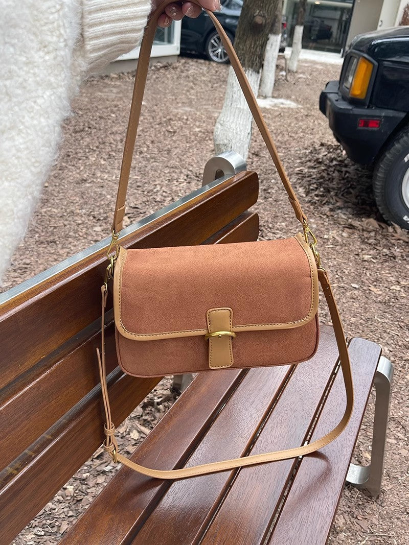 Sac sous les bras en daim mat vintage au design d'intérêt spécial