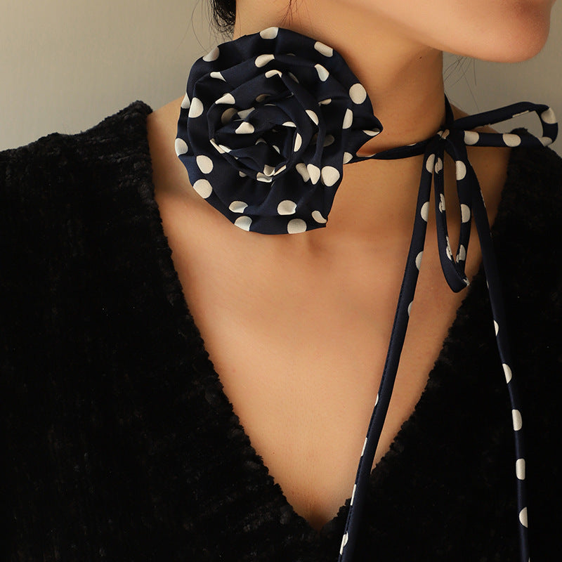 Collier Rose à Pois en Mousseline de Soie Femme