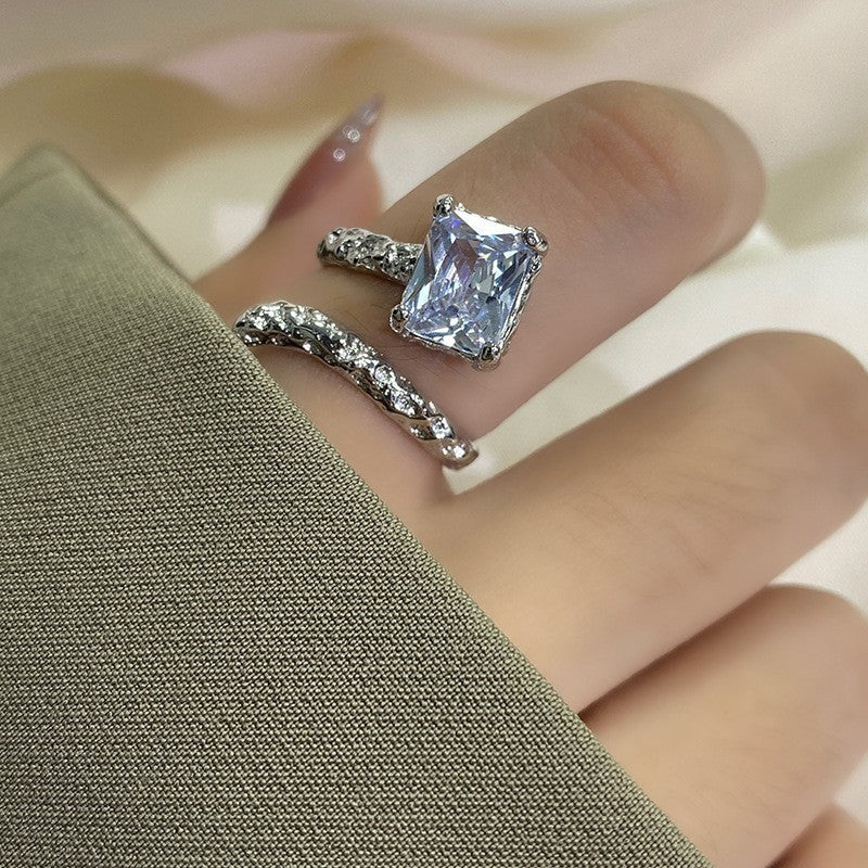 Anillo de circón de extremo abierto rectangular con incrustaciones de viento frío ligero de lujo y simplicidad