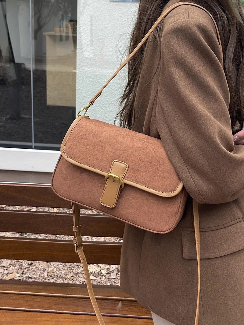 Sac sous les bras en daim mat vintage au design d'intérêt spécial