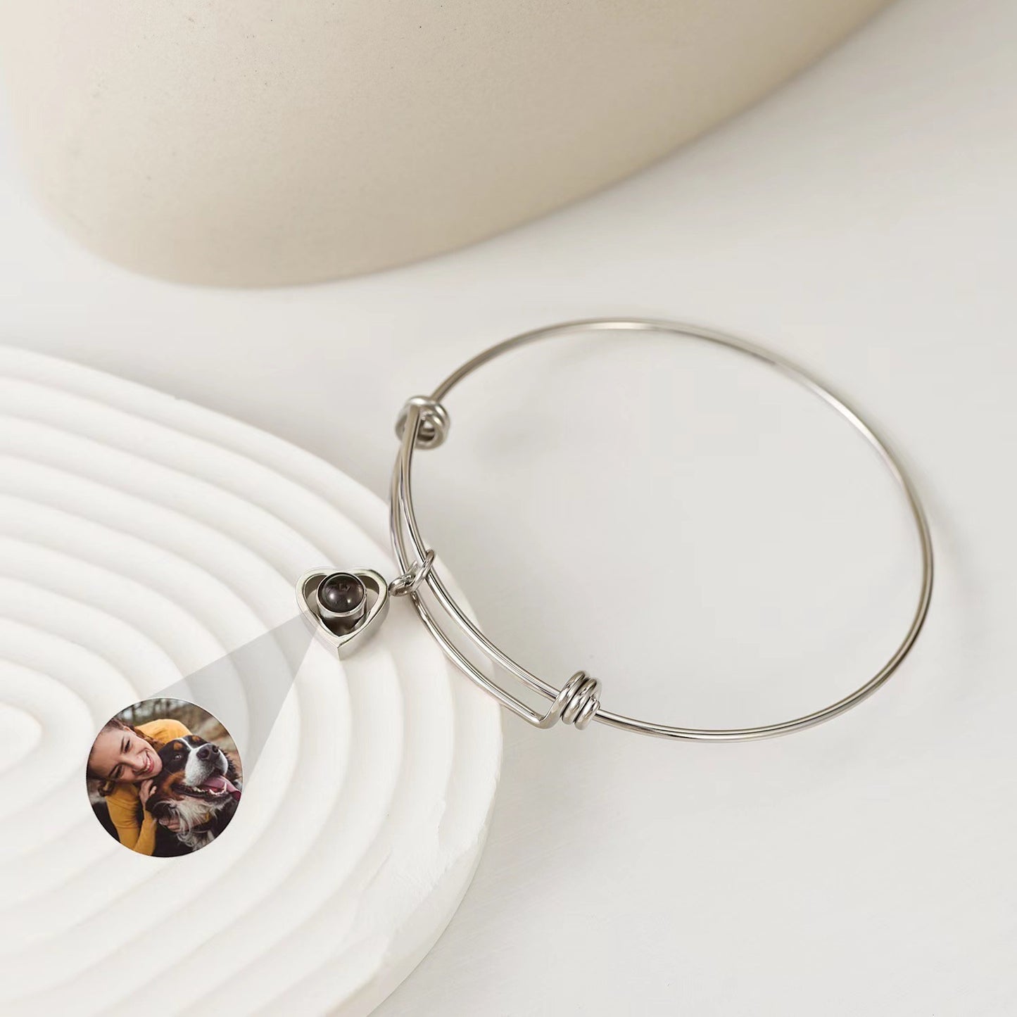 Bracelet d'amour simple en acier titane pour femmes