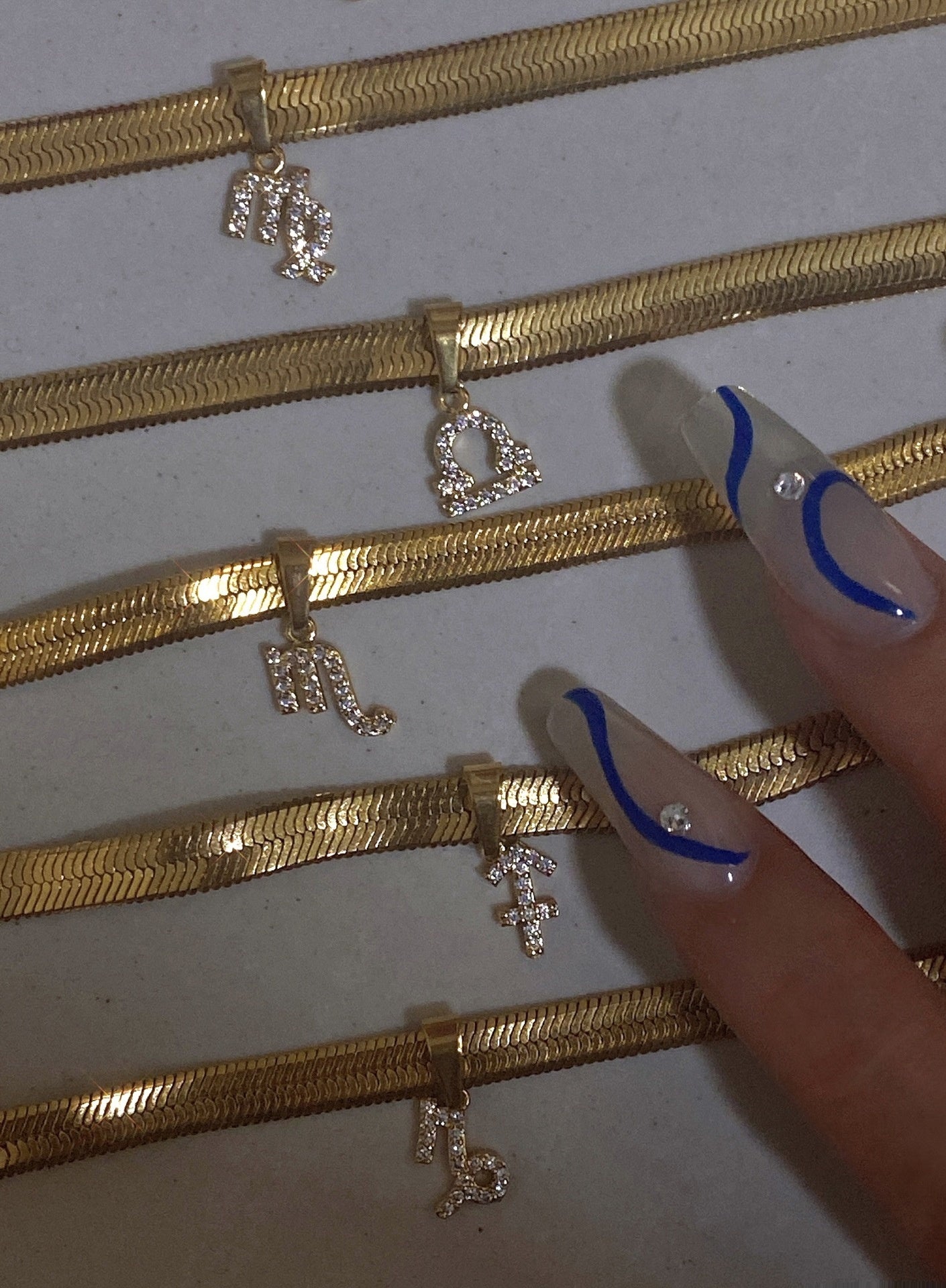 Collier de lame de constellation de diamants en petit groupe