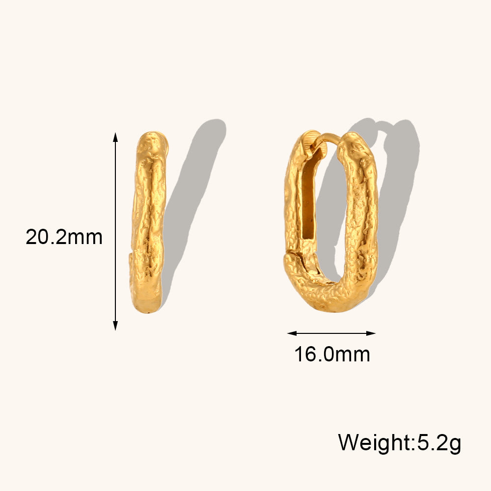 Clip de oreja rectangular con líneas irregulares desgastadas