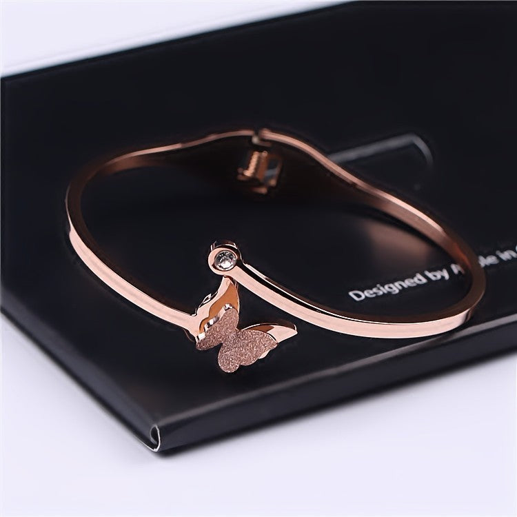 Pulsera simple femenina de mariposa de acero de titanio y oro rosa