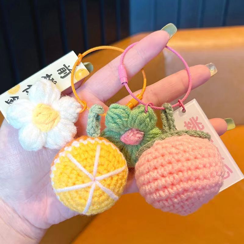 Pendentif porte-clés kaki porte-bonheur tissé fini