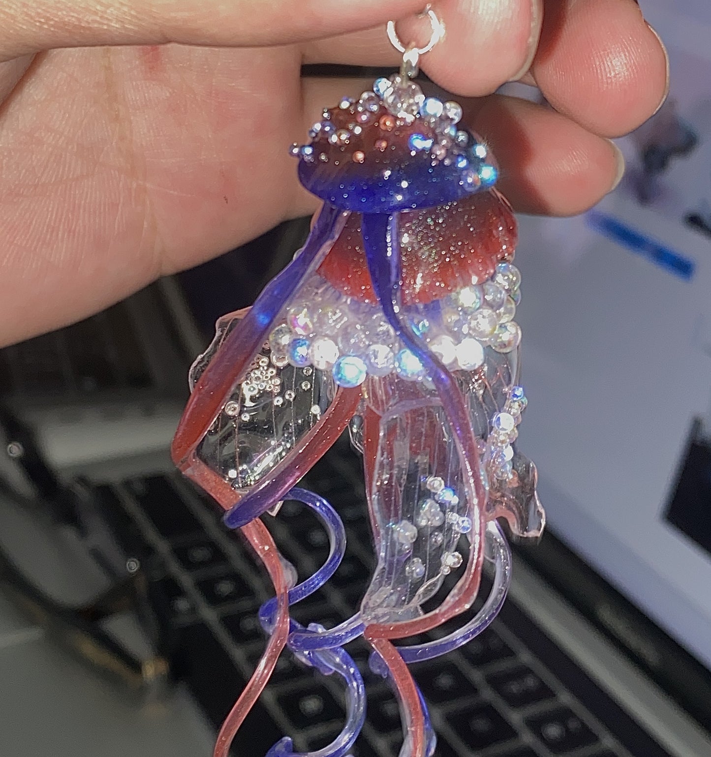 Jolies boucles d'oreilles japonaises en forme de méduse en trois dimensions
