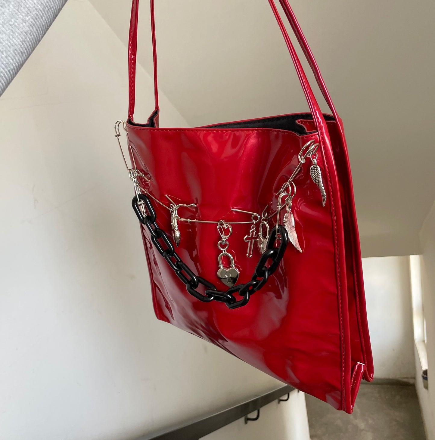 Sac à bandoulière rouge en cuir verni rétro Punk Subculture Y2k Millennium