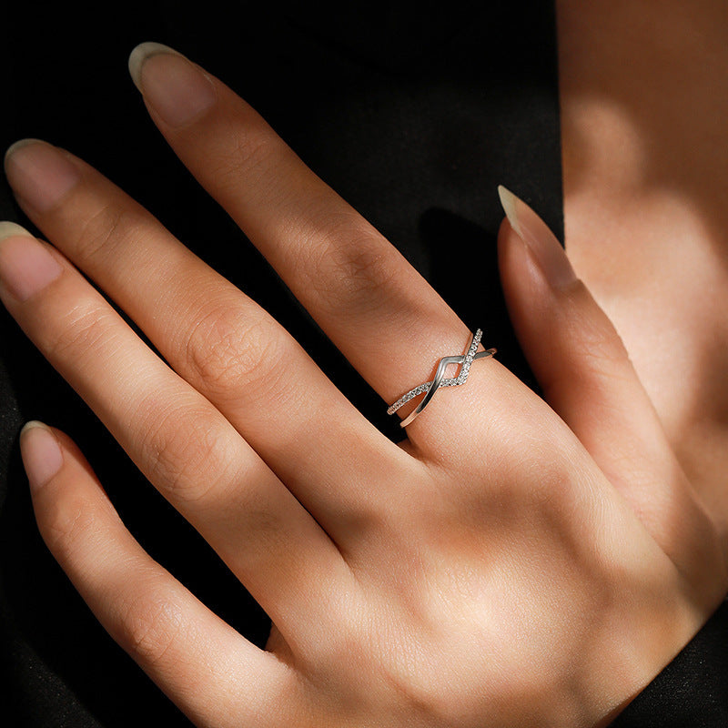 Bague en argent sterling double couche géométrique en forme de V sertie de diamants