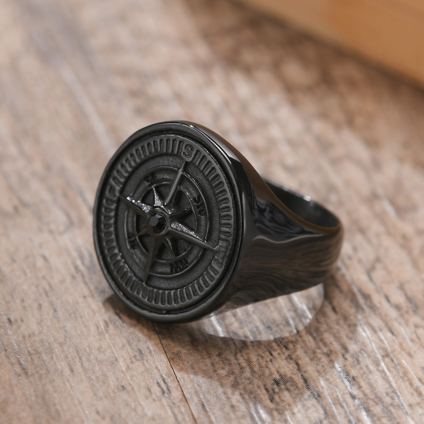 Anillo de fundición de brújula redonda elegante de acero inoxidable negro para hombres