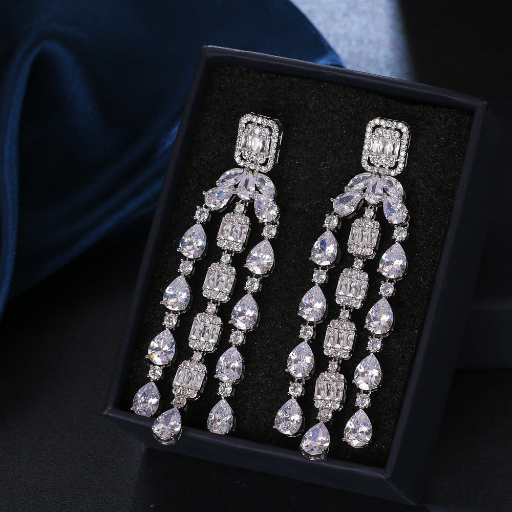 Gland de mode plaqué argent clous d'oreilles géométrique Zircon