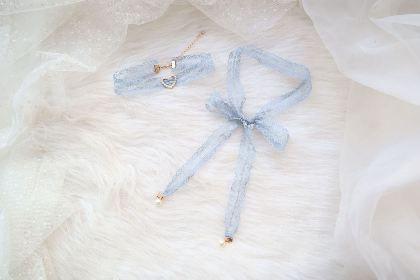 Sweet Accessories Collier ras du cou en perles avec ruban de dentelle gris et bleu