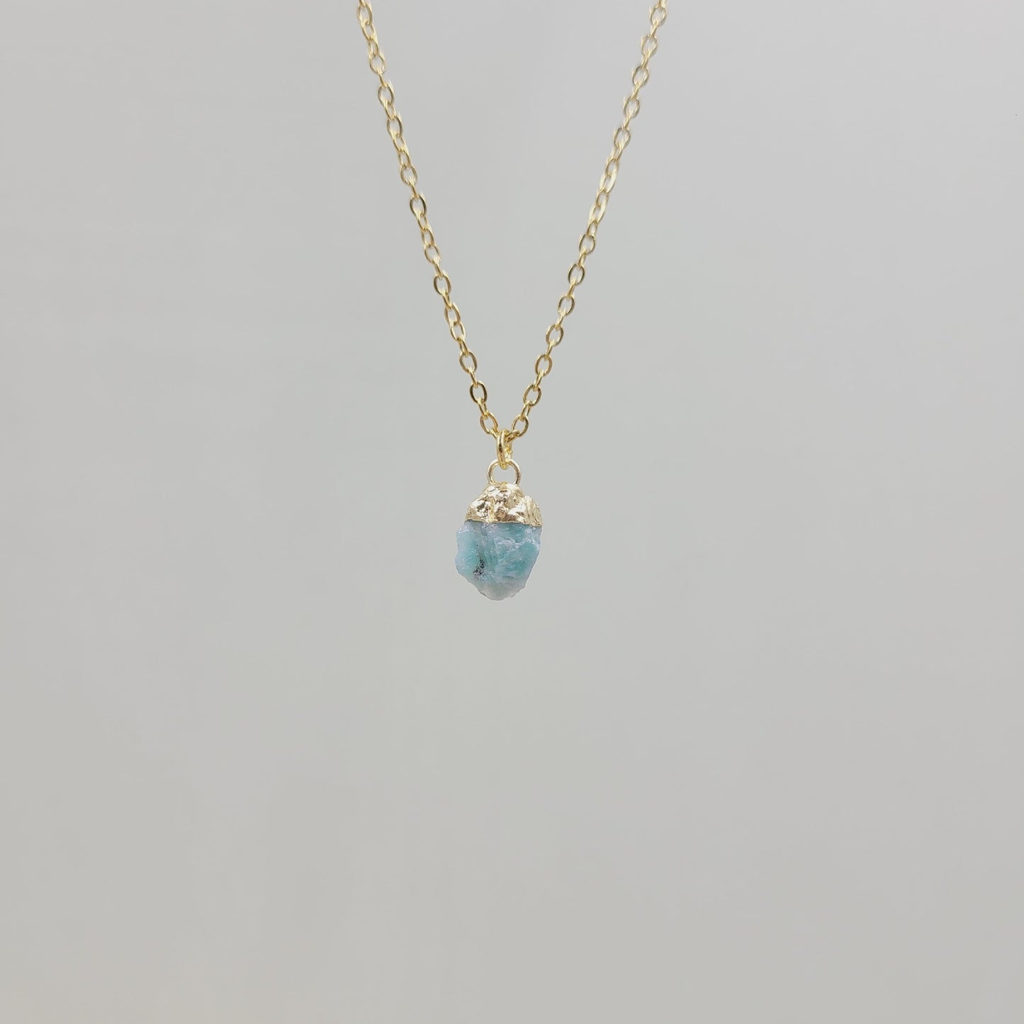 Collier avec pendentif en pierre de cristal naturel irrégulier, chaîne en acier inoxydable en métal