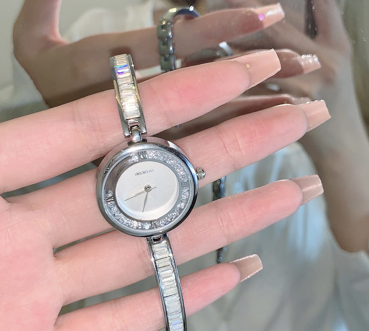 Reloj de aleación con pulsera de diamantes para mujer