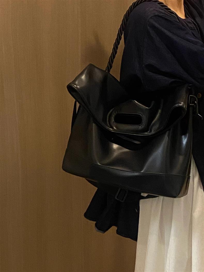Grand sac fourre-tout de style minimaliste d'automne et d'hiver, niche brillante de personnalité