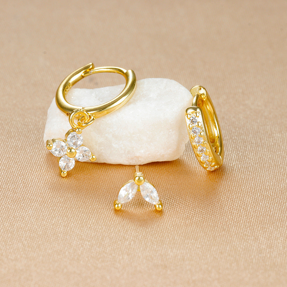 Ensemble de boucles d'oreilles empilées de diamants cloutés de fleurs