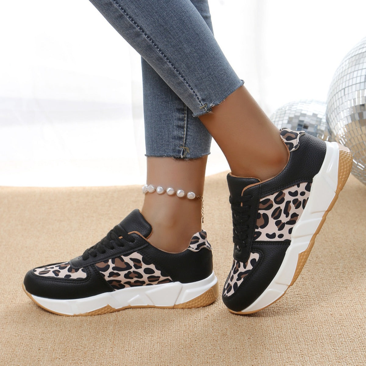 Zapatos deportivos casuales con cordones planos informales con estampado de leopardo