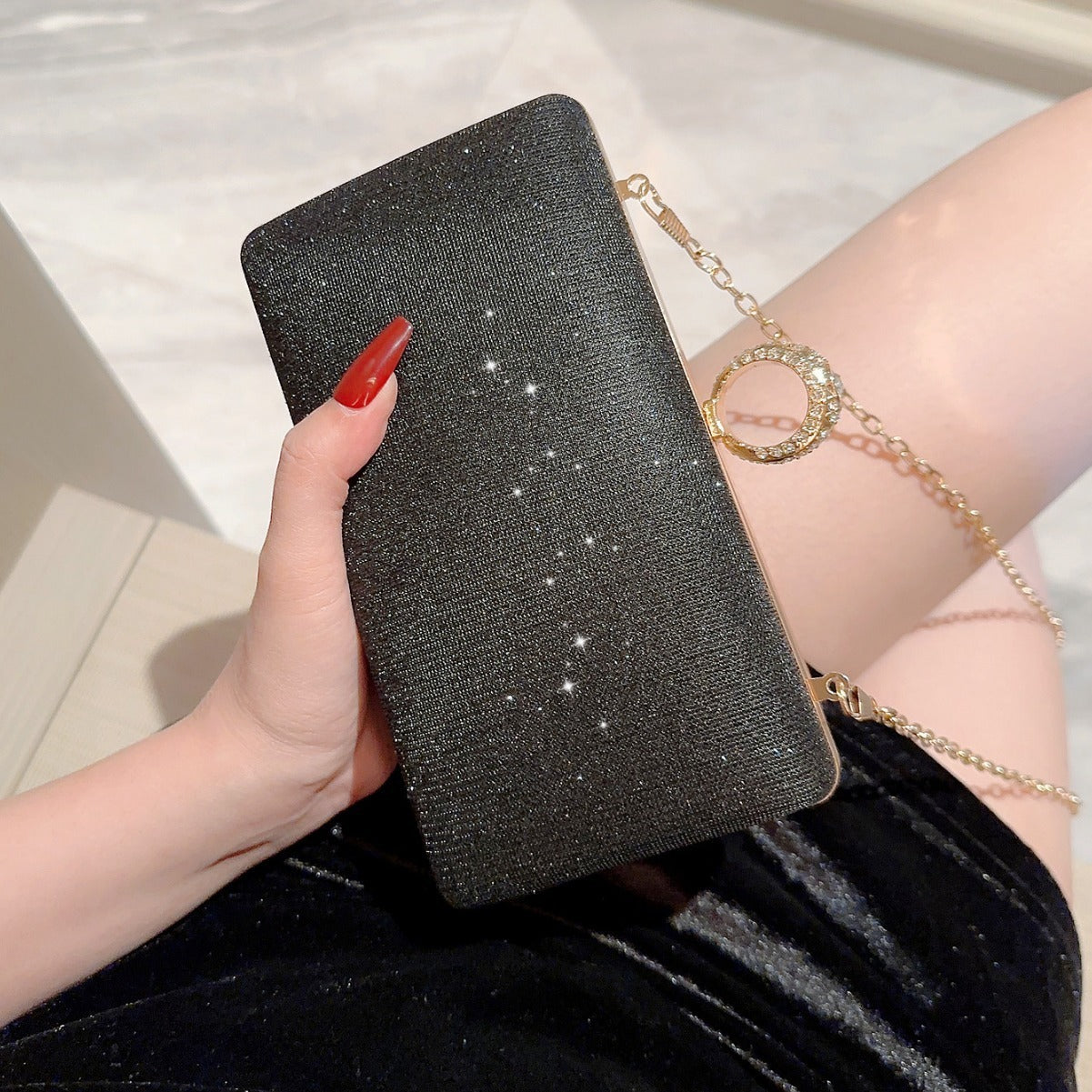 Portefeuille brillant avec anneau en strass à la mode