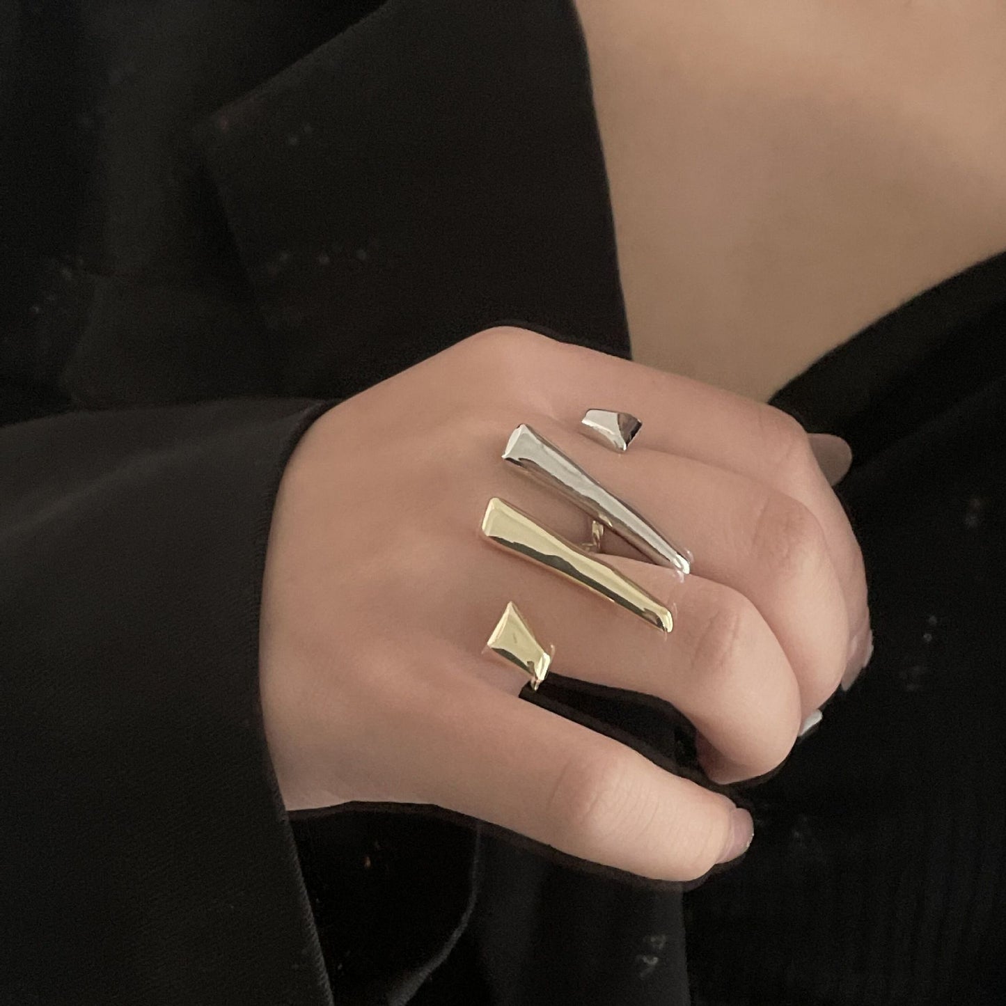 Anillo de dedo índice ajustable geométrico irregular con diseño de interés especial