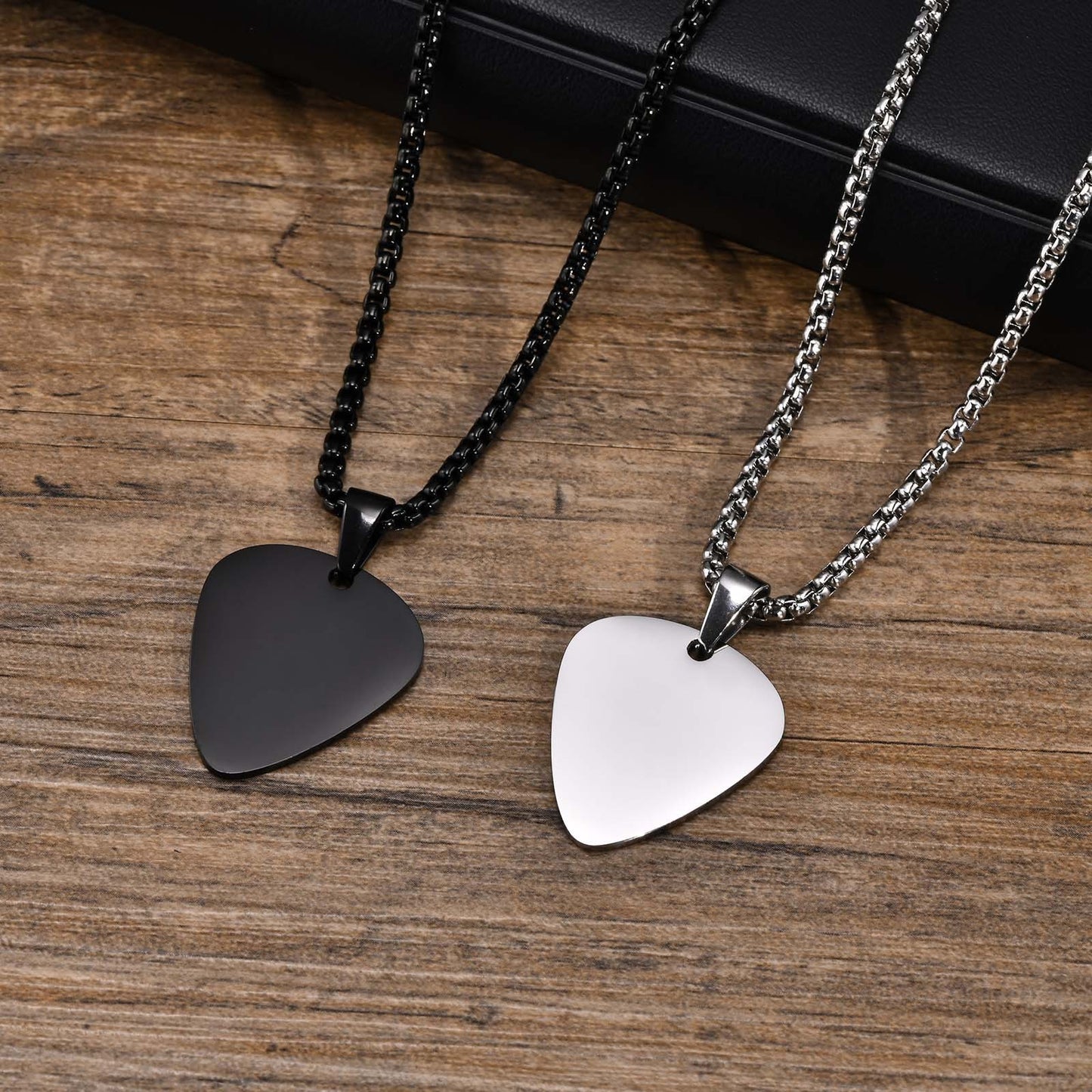 Pendentif médiator de guitare léger en acier inoxydable, collier noir en acier titane