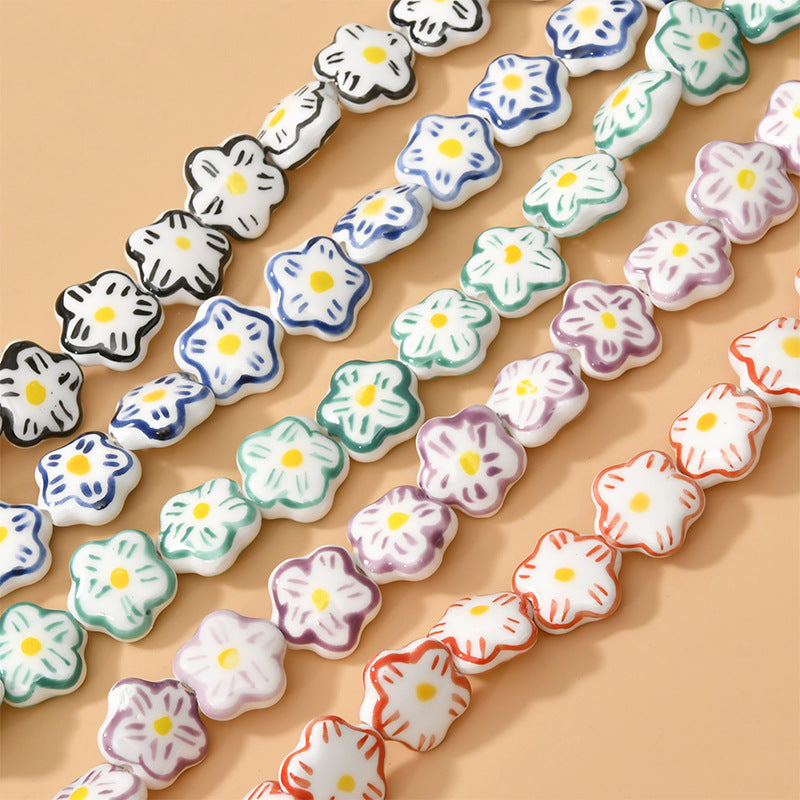 Petite fleur de cerisier peinte à la main en porcelaine, perles à trou droit, perles éparpillées