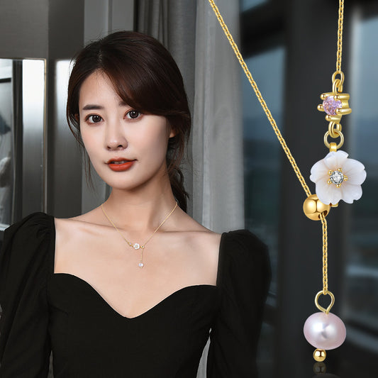 Cadena de clavícula ajustable con borla de flores de concha de perla natural para mujer
