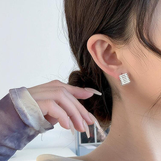 Boucles d'oreilles creuses à géométrie carrée pour femmes, conception d'intérêt particulier