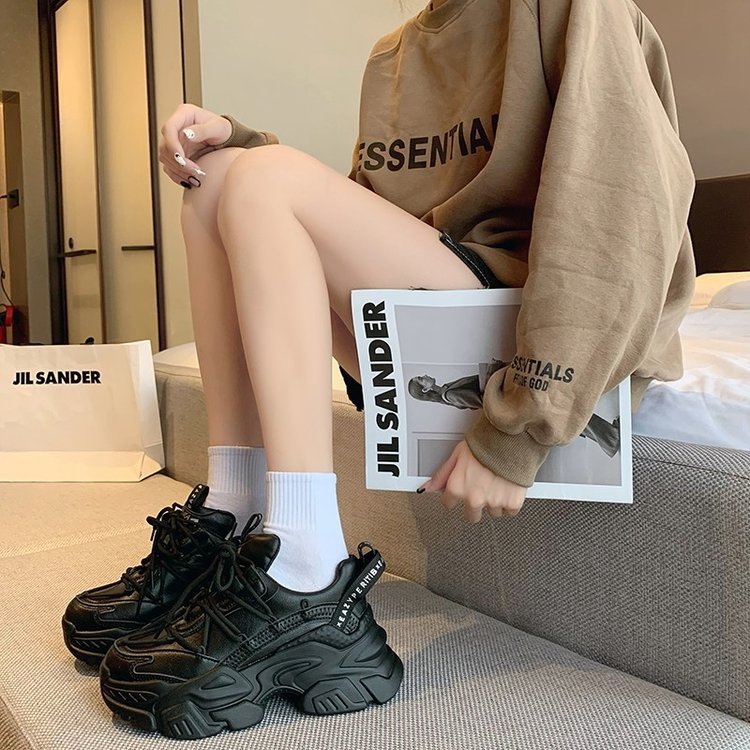 Chaussures de sport décontractées à la mode augmentant la hauteur